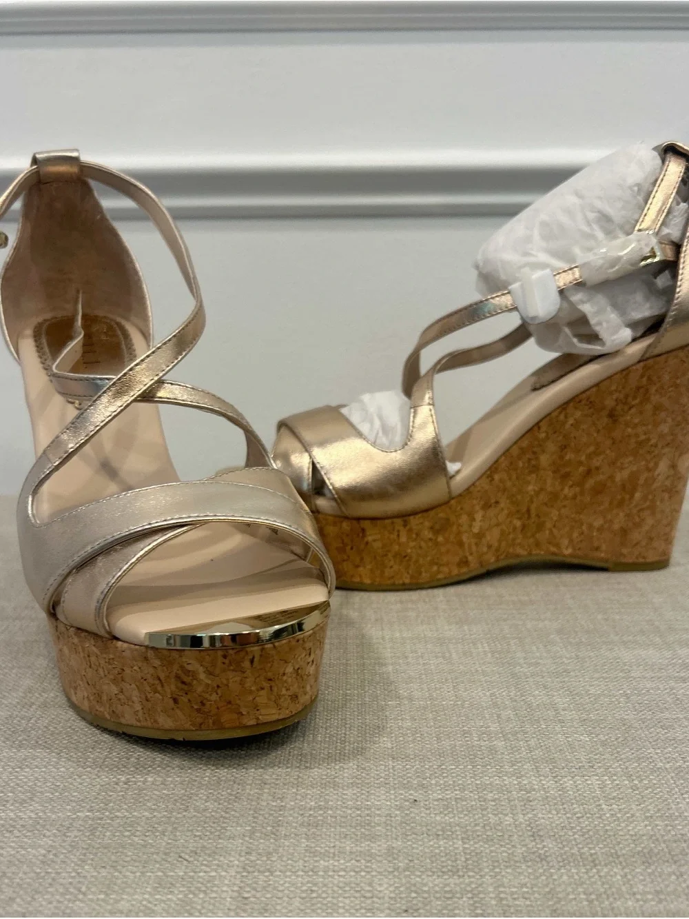 G.I.L.I. Ferrara Patent Leather Rose Gold Criss Cross Cork Wedge Sandals Sz 8